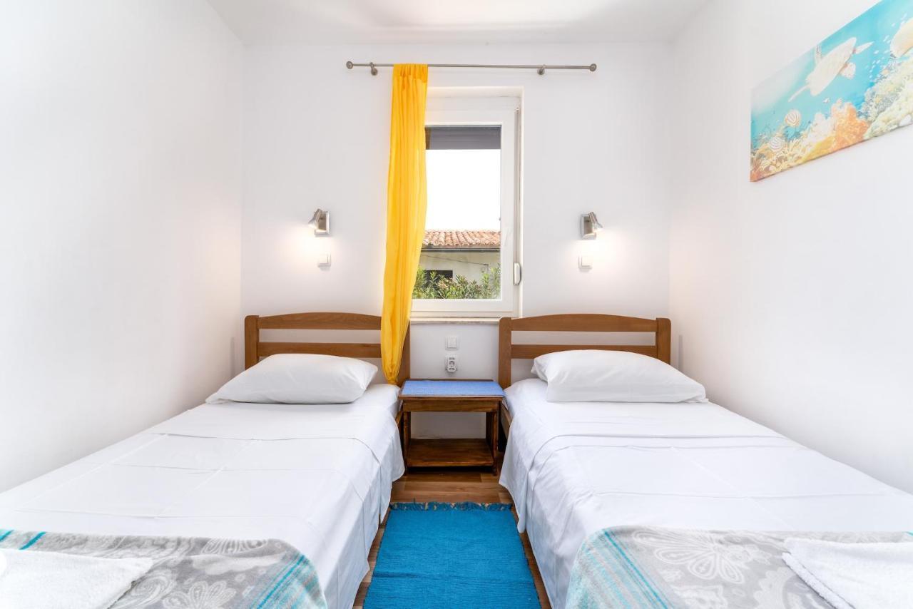 Apartments With A Parking Space Baska, Krk - 13907 Экстерьер фото